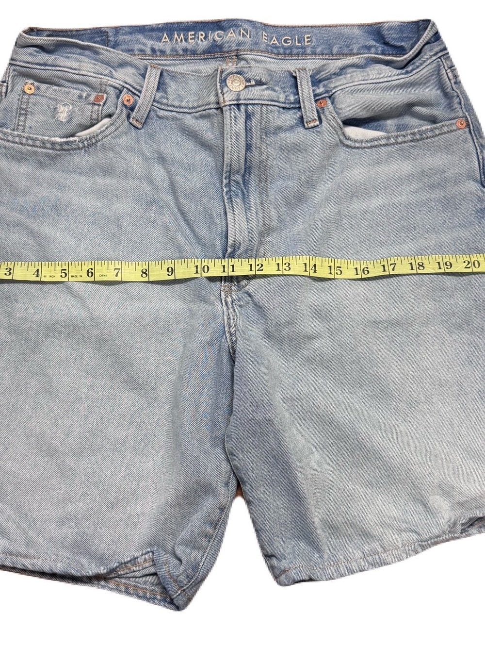 American Eagle Loose Jean Shorts Light Wash Distressed Denim Size 33 - Picture 12 of 16